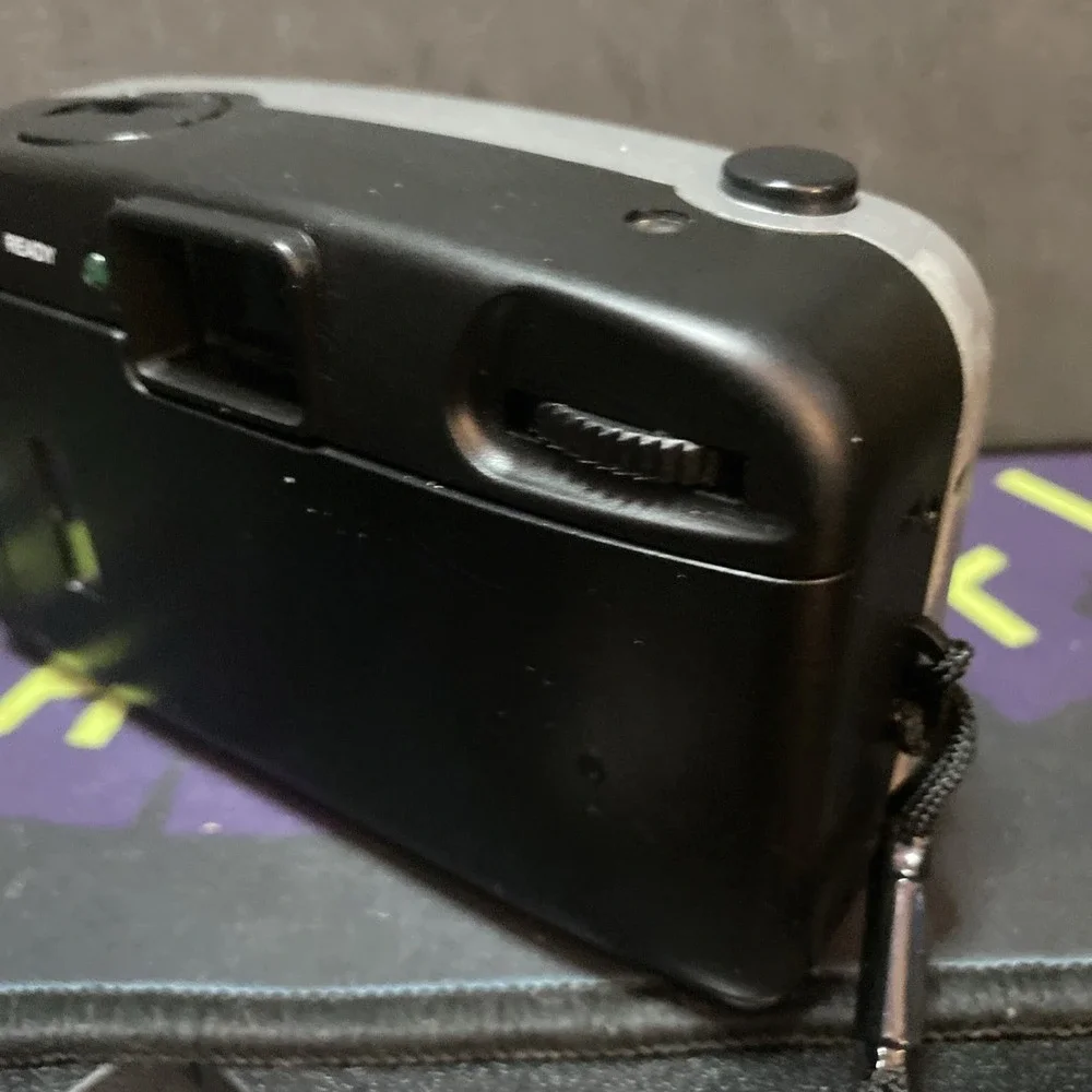 Vintage Easy Shot ES17 CC Focus Free Point And Shoot Film Camera B2